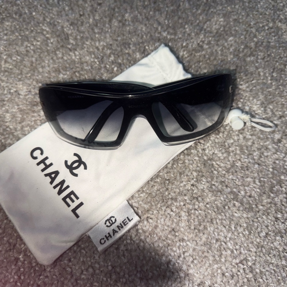 CHANEL Glossy Black Sunglasses
